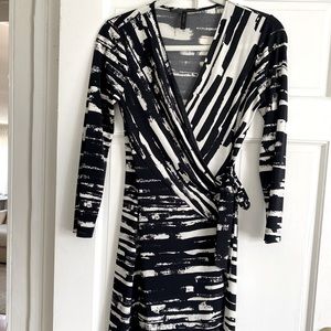 BCBG MaxAzria XS black and white wrap dress